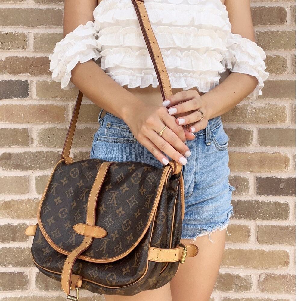 ⭐🔥AUTHENTIC🔥⭐LV Saumur 30 Crossbody